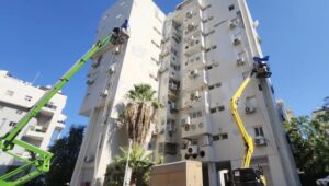 עבודות בגובה באמצעות במת הרמה